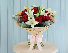 Букет цветов из:  Лилии и Розы в Михайловке Иркутской области