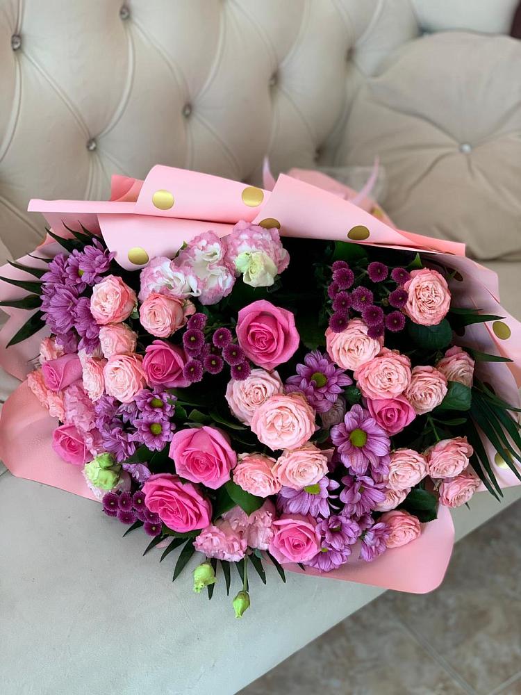 Букет цветов из: Хризантемы, Розы и Лизиантусы в Михайловке Иркутской области