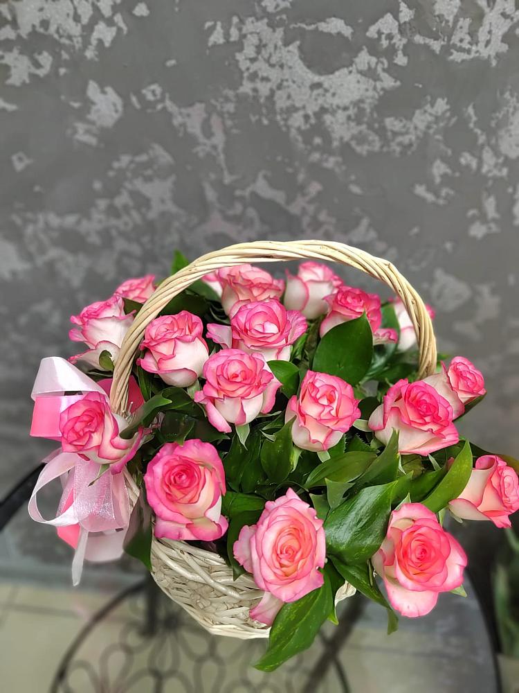 Цветочная композиция из Розы в корзине в Михайловке Иркутской области