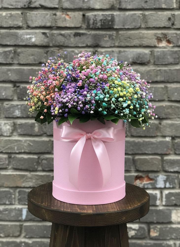 Цветочная композиция из Гипсофила и Розы в шляпной коробке в Михайловке Иркутской области