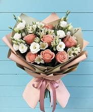 Букет цветов из:  Розы, Альстромерии и Лизиантусы в Михайловке Иркутской области