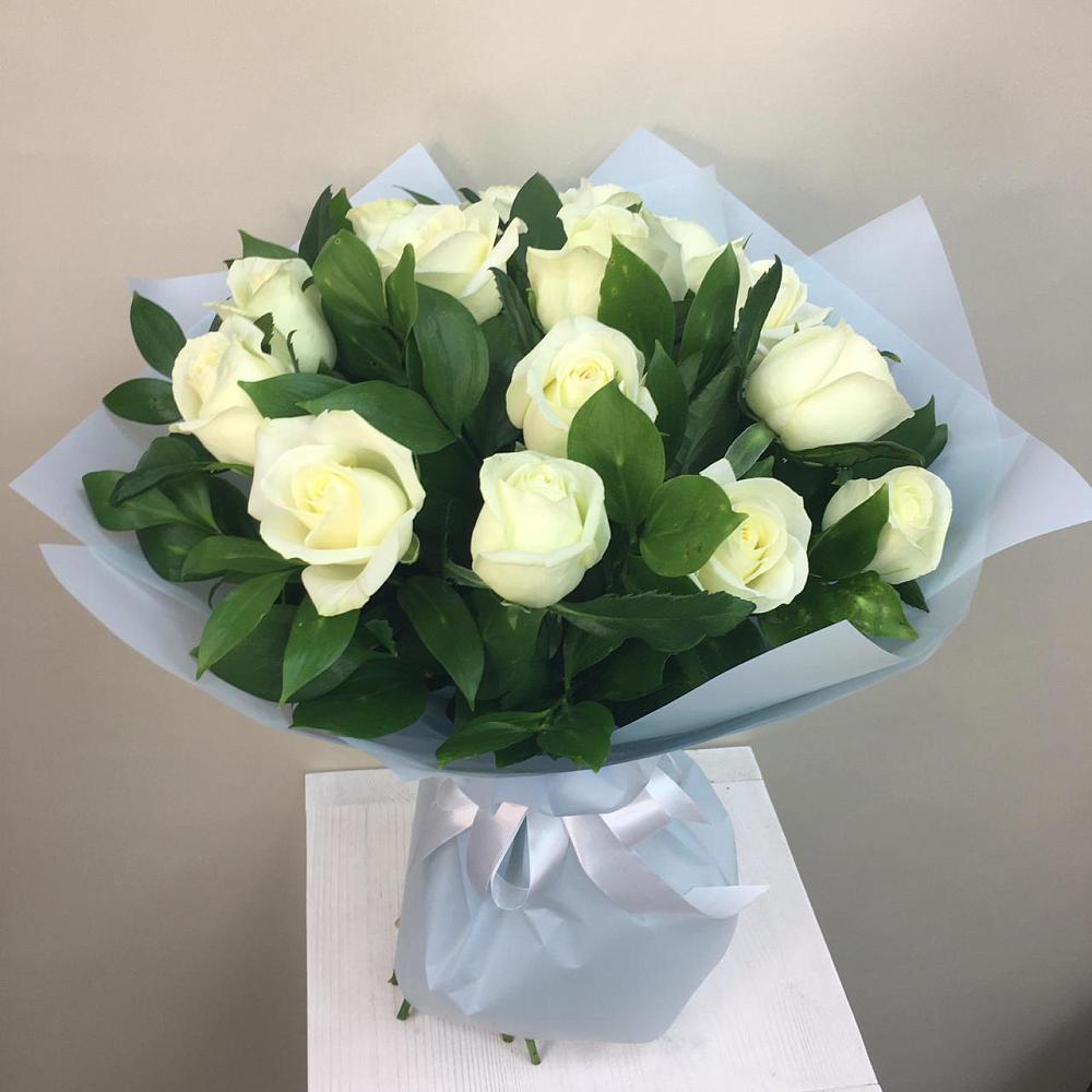 Букет 15 Белых роз Проуд в Михайловке Иркутской области