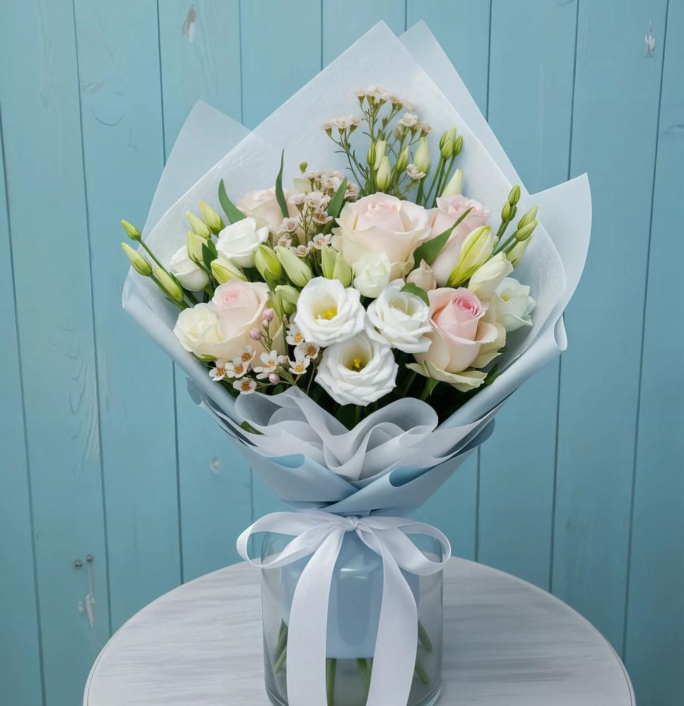 Букет цветов из: Розы и Лизиантусы в Михайловке Иркутской области