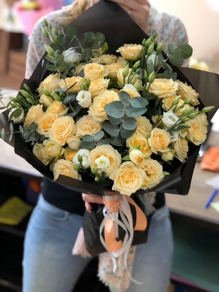 Букет цветов из: Розы и Лизиантусы в Михайловке Иркутской области