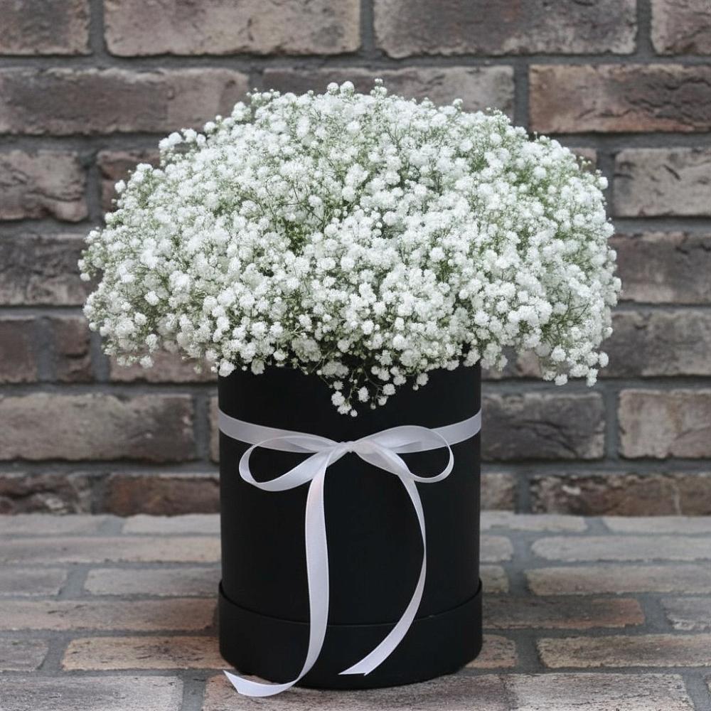 Цветочная композиция из Гипсофила в шляпной коробке в Михайловке Иркутской области