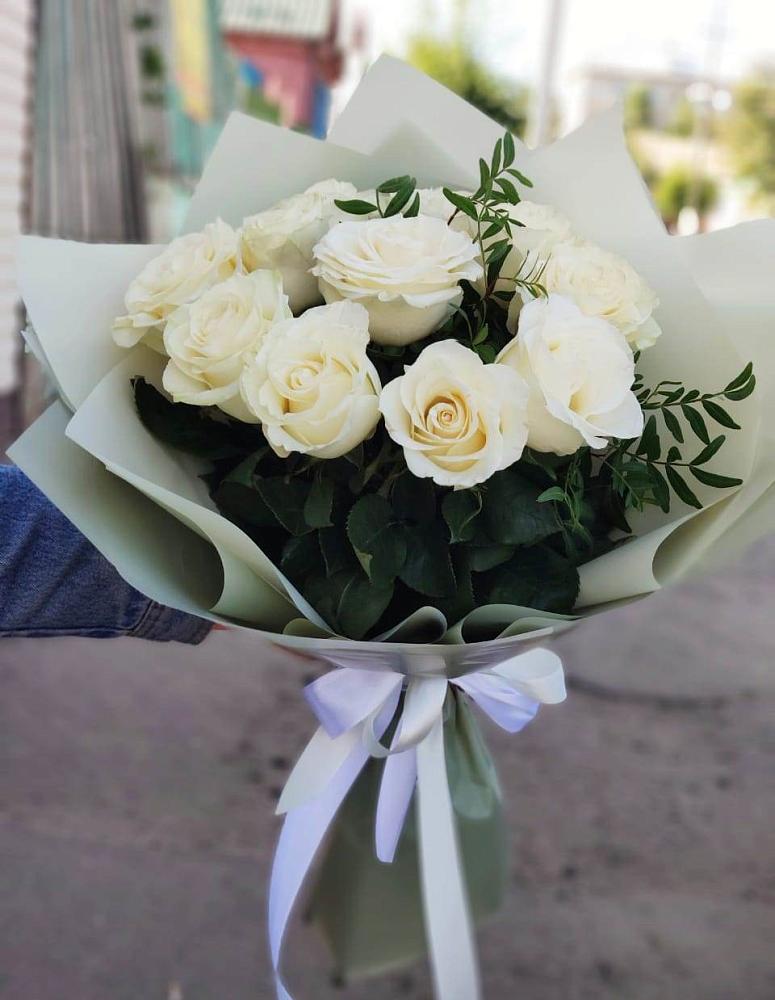 Букет Белые розы Проуд в Михайловке Иркутской области