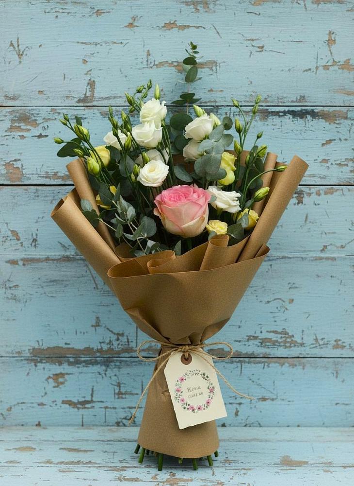 Букет цветов из: Розы и Лизиантусы в Михайловке Иркутской области