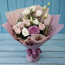 Букет цветов из:  Розы и Лизиантусы в Михайловке Иркутской области