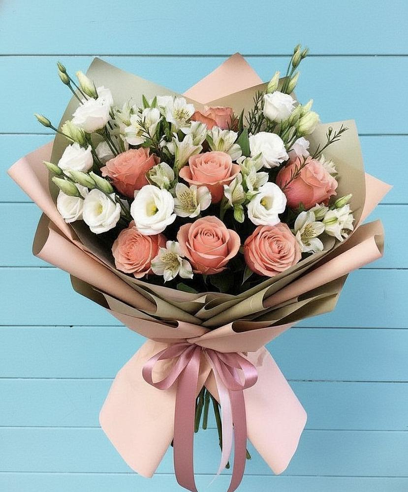 Букет цветов из: Розы, Альстромерии и Лизиантусы в Михайловке Иркутской области