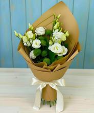 Букет цветов из:  Хризантемы и Лизиантусы в Михайловке Иркутской области