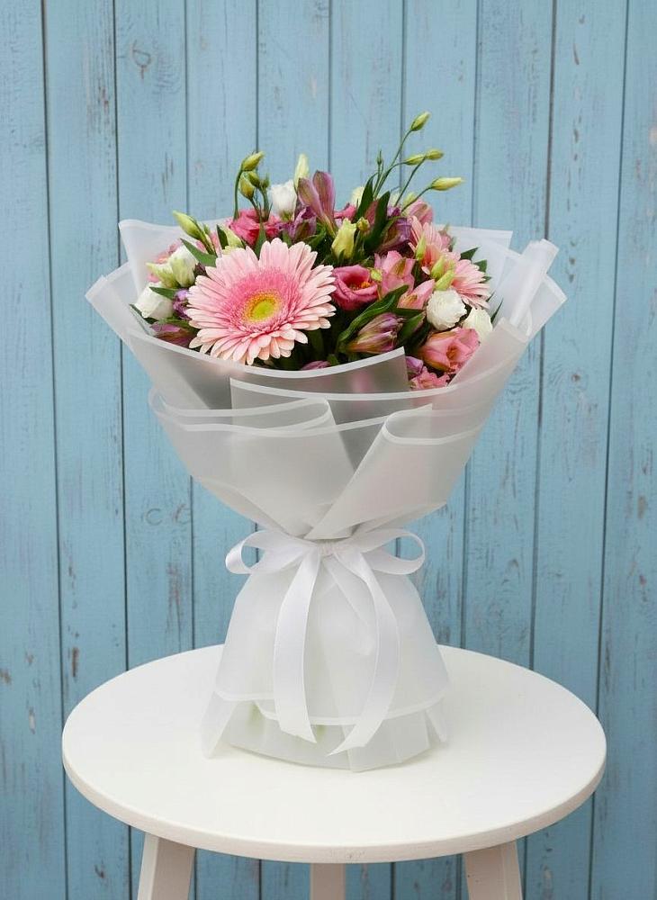 Букет цветов из: Герберы, Альстромерии и Лизиантусы в Михайловке Иркутской области