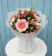 Букет цветов из:  Герберы, Альстромерии и Лизиантусы в Михайловке Иркутской области