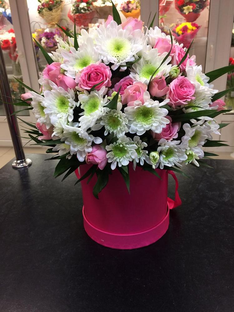 Цветочная композиция из Розы и Хризантемы в шляпной коробке в Михайловке Иркутской области