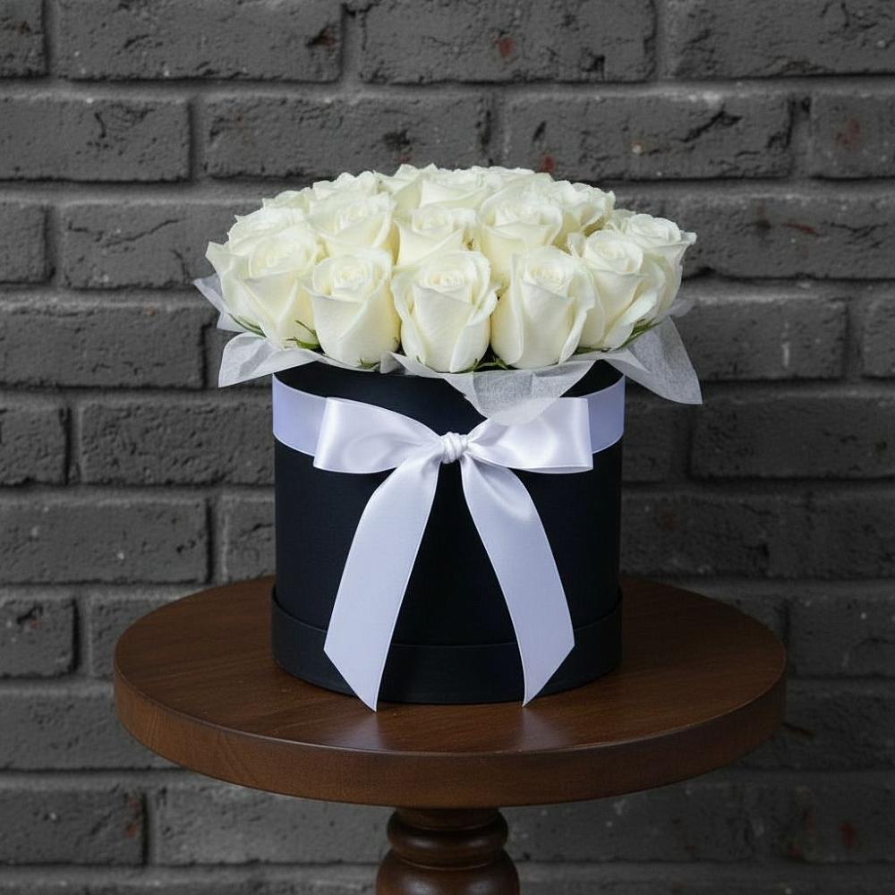 Цветочная композиция из Розы в шляпной коробке в Михайловке Иркутской области