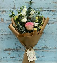 Букет цветов из:  Розы и Лизиантусы в Михайловке Иркутской области