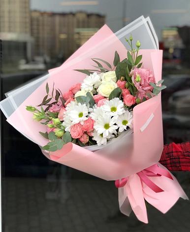 Букет цветов из: Розы, Лизиантусы и Хризантемы в Михайловке Иркутской области