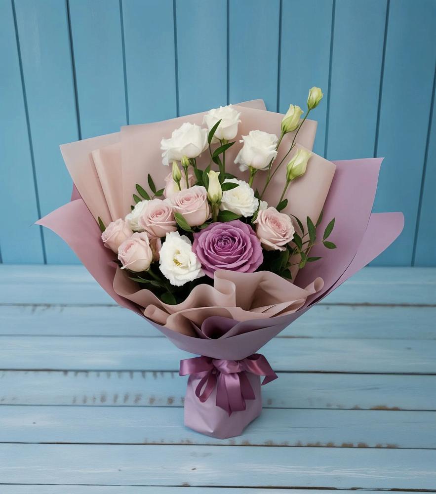 Букет цветов из: Розы и Лизиантусы в Михайловке Иркутской области